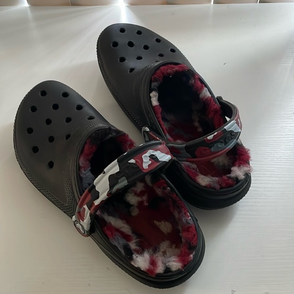 Fuzzy Crocs - Picture 5 of 7